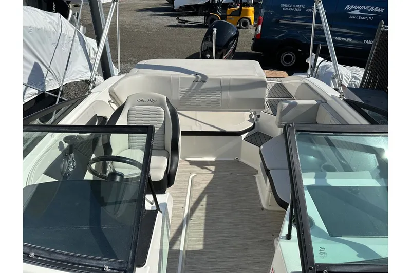 Slide: The Image of Sea Ray SPX 190 Outboard 2022 - 50