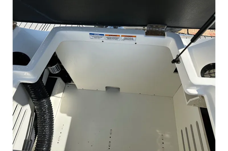 Slide: The Image of Sea Ray SPX 190 Outboard 2022 - 52