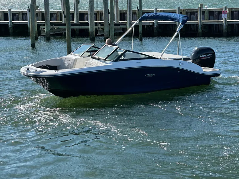 Slide: The Image of Sea Ray SPX 190 Outboard 2022 - 6