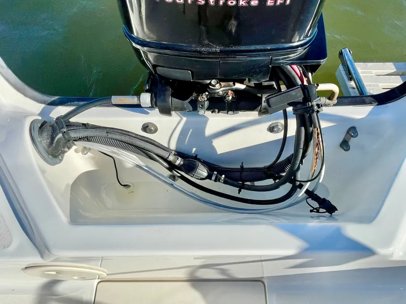 Slide: The Image of Boston Whaler MONTAUK 17MTK 2006 - 35