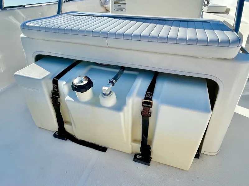 Slide: The Image of Boston Whaler MONTAUK 17MTK 2006 - 38