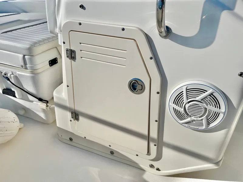Slide: The Image of Boston Whaler MONTAUK 17MTK 2006 - 42
