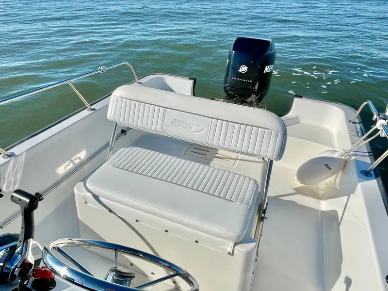 Slide: The Image of Boston Whaler MONTAUK 17MTK 2006 - 47