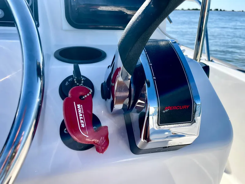 Slide: The Image of Boston Whaler MONTAUK 17MTK 2006 - 49