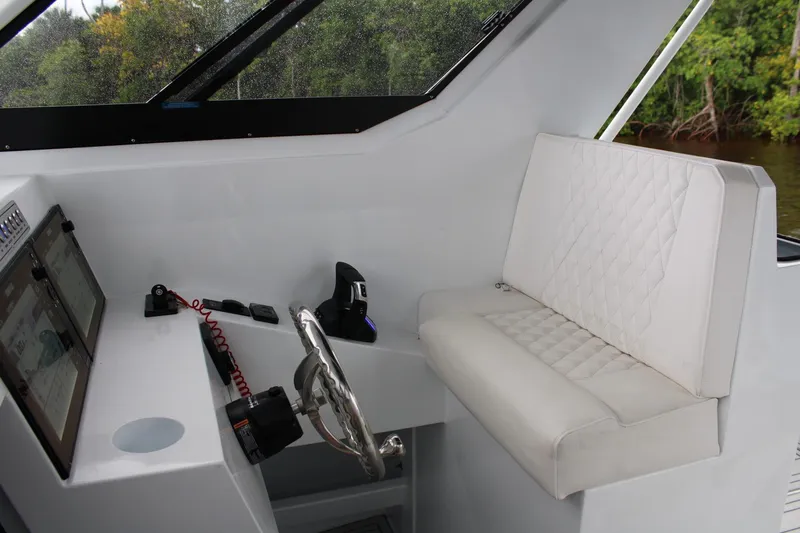 Slide: The Image of 27' 2024 Genesis Craft 2700 Cuddy Cabin - 14