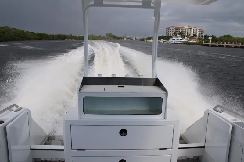 Slide: The Image of 27' 2024 Genesis Craft 2700 Cuddy Cabin - 9