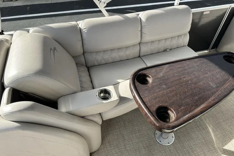 Slide: The Image of 2014 Bennington 2575 RCW boat dashboard with steering wheel and control panel. - 12