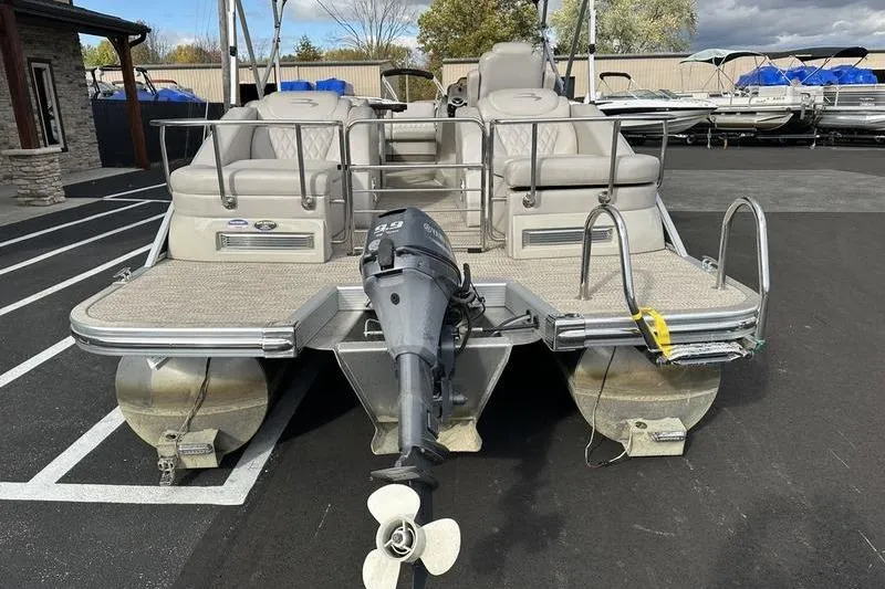 Slide: The Image of 2014 Bennington 2575 RCW boat dashboard with steering wheel and control panel. - 5