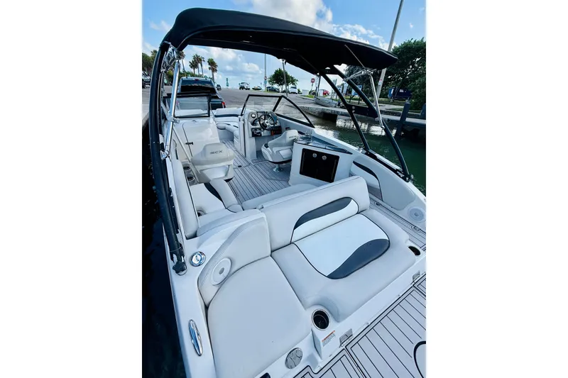 Slide: The Image of 2015 Starcraft Crossover 250 SCX OB boat interior with seating and steering wheel. - 30