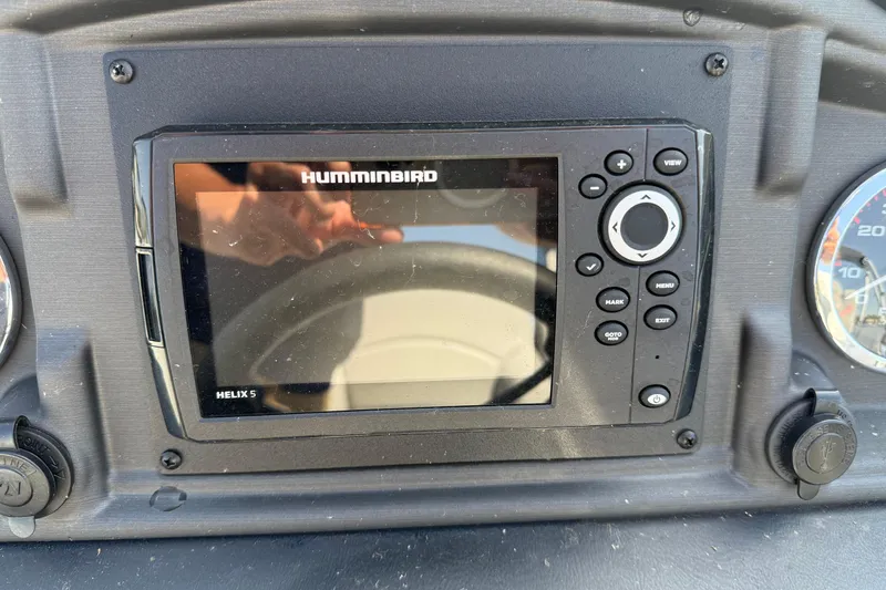 Slide: The Image of 2022 Bentley Pontoons 240 CRUISE dashboard with Humminbird Helix 5 fishfinder display. - 13