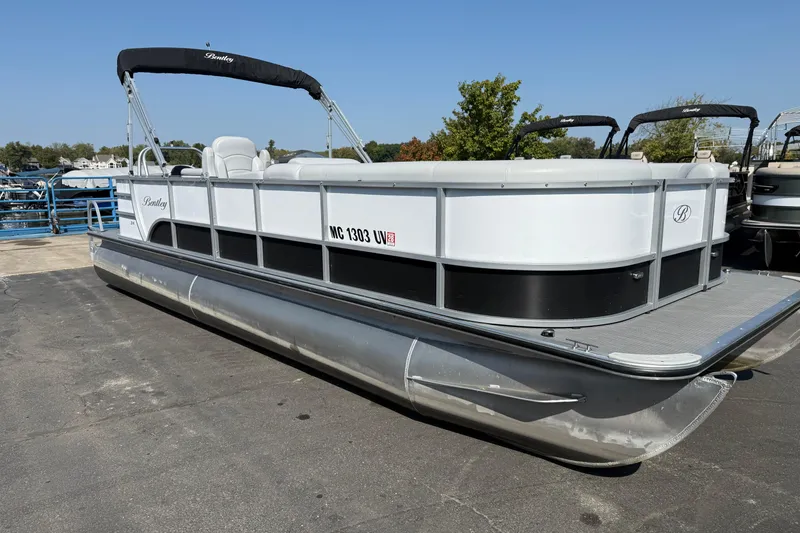 Slide: The Image of 2022 Bentley Pontoons 240 CRUISE pontoon boat docked on a sunny day. - 3