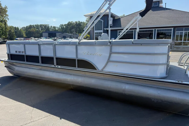 Slide: The Image of 2022 Bentley Pontoons 240 CRUISE pontoon boat parked outdoors. - 8