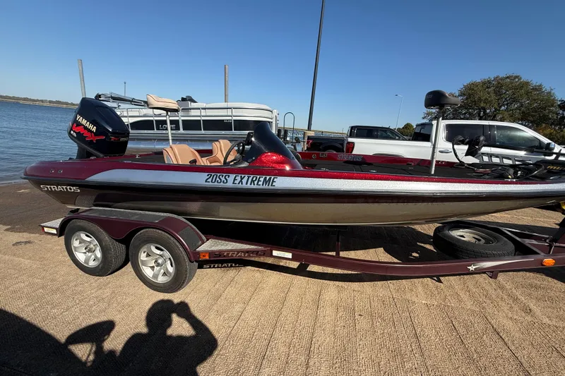 Slide: The Image of Red 2000 Stratos 20SS Extreme boat with Vmax 250 engine, parked in a lot. - 10