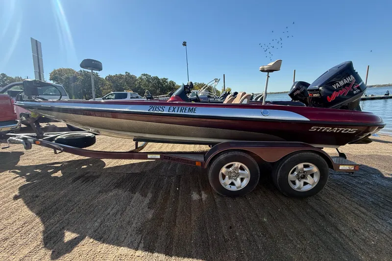 Slide: The Image of 2000 Stratos 20SS Extreme boat docked by a lake on a sunny day. - 18