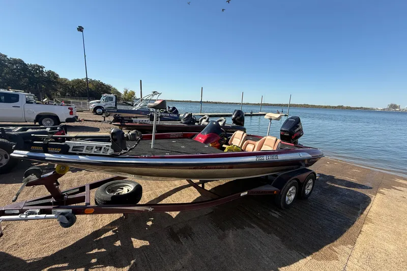 Slide: The Image of 2000 Stratos 20SS Extreme boat with Yamaha VMAX engine docked by a lake. - 19