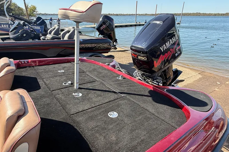 Slide: The Image of Lowrance fishfinder display on 2000 Stratos 20SS Extreme boat dashboard. - 30