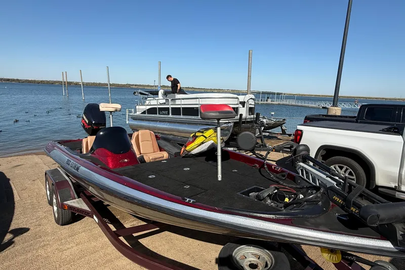 Slide: The Image of 2000 Stratos 20SS Extreme boat with trolling motor on calm water. - 33