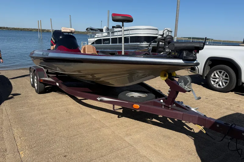 Slide: The Image of 2000 Stratos 20SS Extreme boat with Yamaha VMAX engine on trailer. - 7