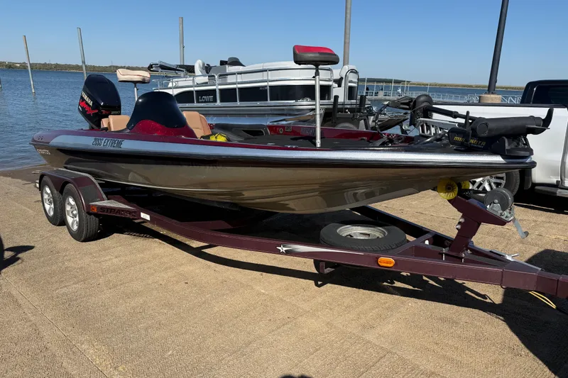 Slide: The Image of 2000 Stratos 20SS Extreme boat with Yamaha VMAX engine on trailer, parked outdoors. - 8