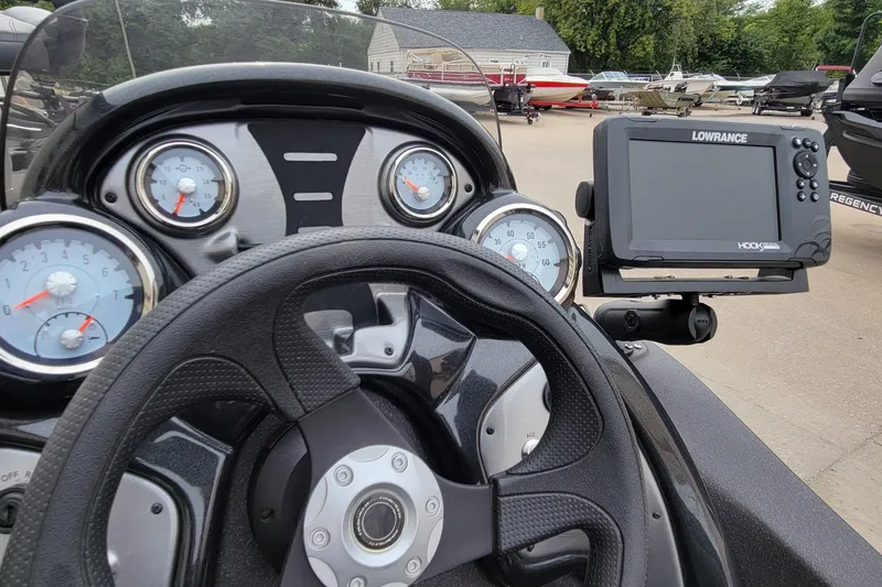 Slide: The Image of Dashboard of 2022 Bass Tracker PRO TEAM 190 with Lowrance fish finder. - 15