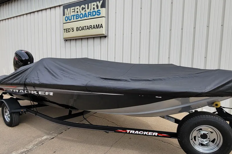 Slide: The Image of 2022 Bass Tracker PRO TEAM 190 boat covered, parked at Ted's Boatarama. - 39