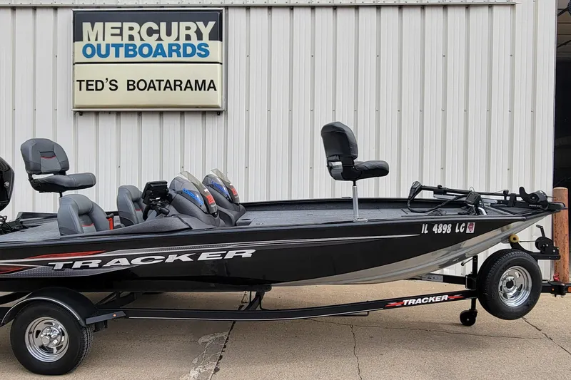 Slide: The Image of 2022 Bass Tracker PRO TEAM 190 boat on trailer at Ted's Boatarama. - 5