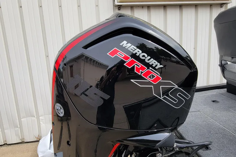 Slide: The Image of Mercury Pro XS engine on 2022 Bass Tracker PRO TEAM 190 boat, side view. - 7