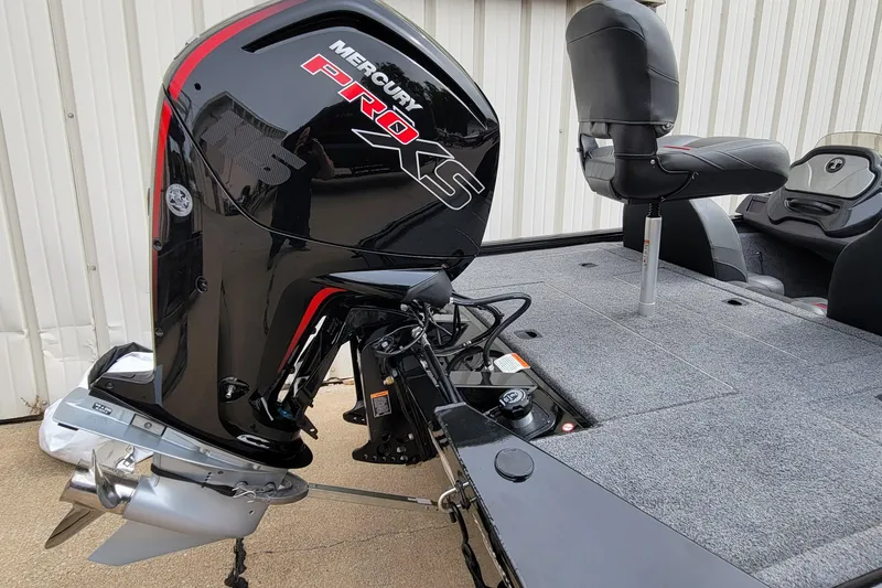 Slide: The Image of 2022 Bass Tracker PRO TEAM 190 boat with Mercury Pro XS engine, rear deck view. - 9