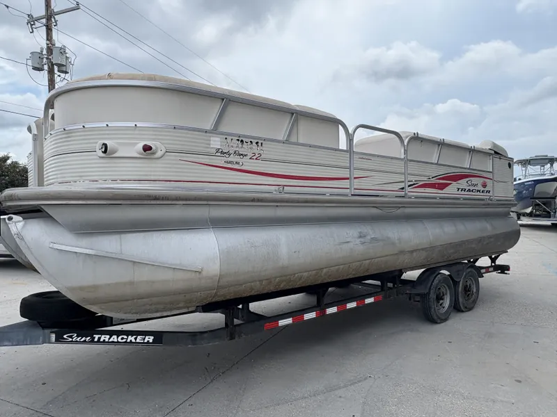 Slide: The Image of Sun Tracker Party Barge 24 2006 - 6