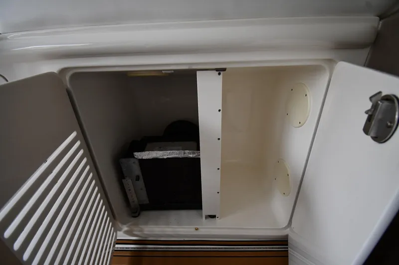 Slide: The Image of Storage compartment on a 2001 Sea Ray 540 Sundancer boat, open and empty. - 25