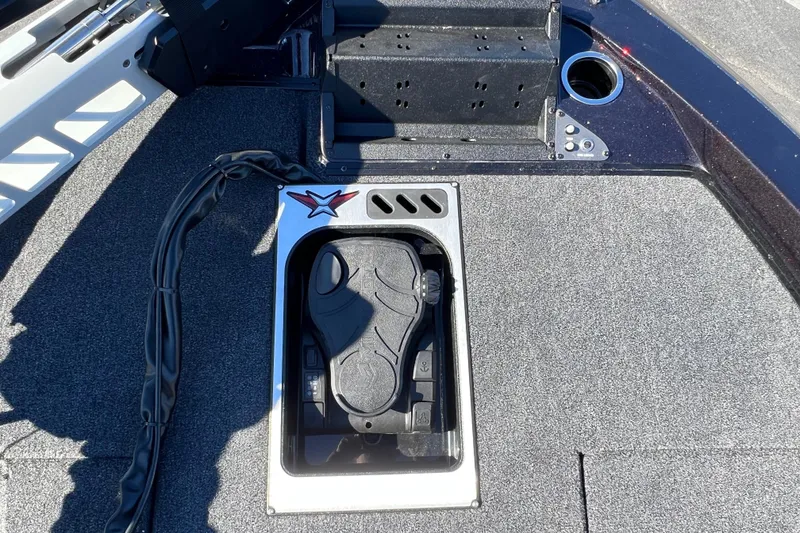 Slide: The Image of 2026 Vexus DVX20S boat deck with foot pedal and control panel. - 10