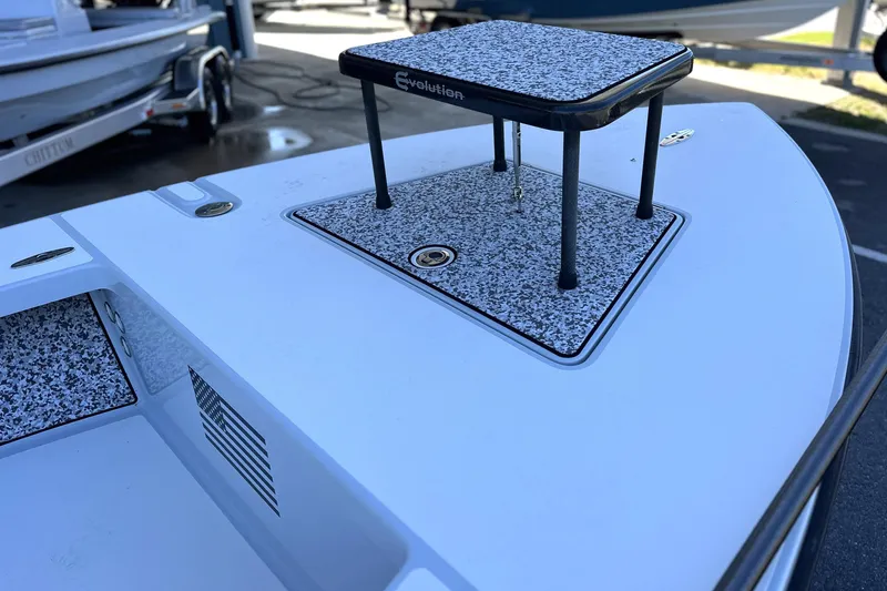 Slide: The Image of 2021 Maverick 18 HPX-V boat deck with Evolution platform, featuring speckled design. - 8