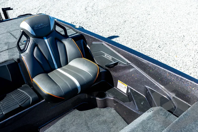 Slide: The Image of Skeeter ZXE20 2026 boat seat with sleek design and premium materials. - 58