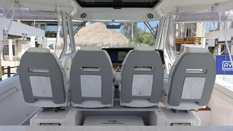 Slide: The Image of Regal 38 SAV 2022 - 52