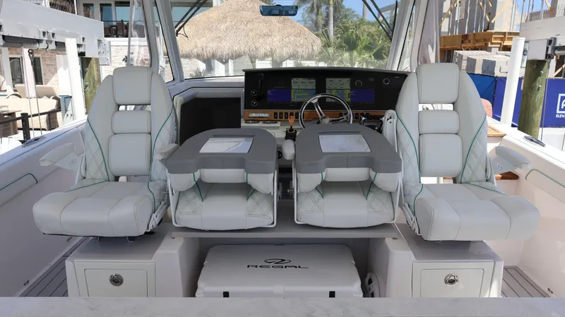 Slide: The Image of Regal 38 SAV 2022 - 53