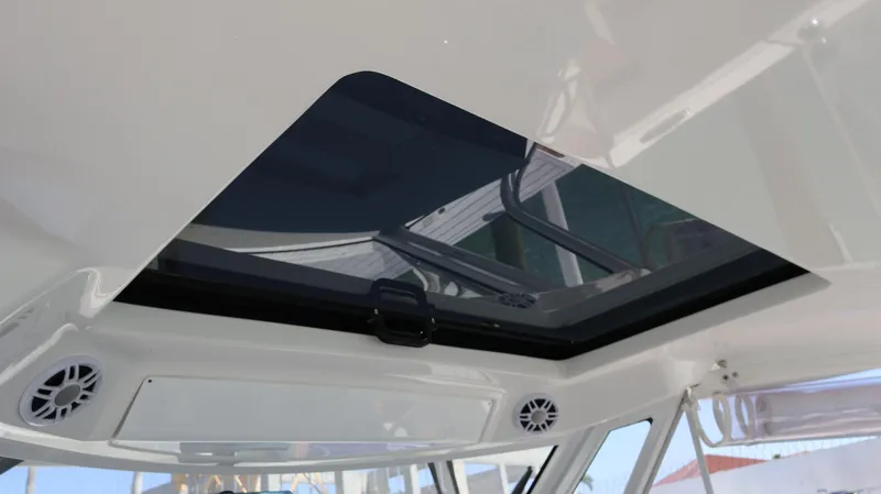 Slide: The Image of Regal 38 SAV 2022 - 57