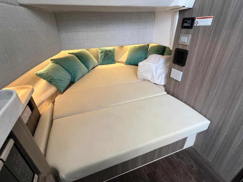 Slide: The Image of Regal 38 SAV 2022 - 59