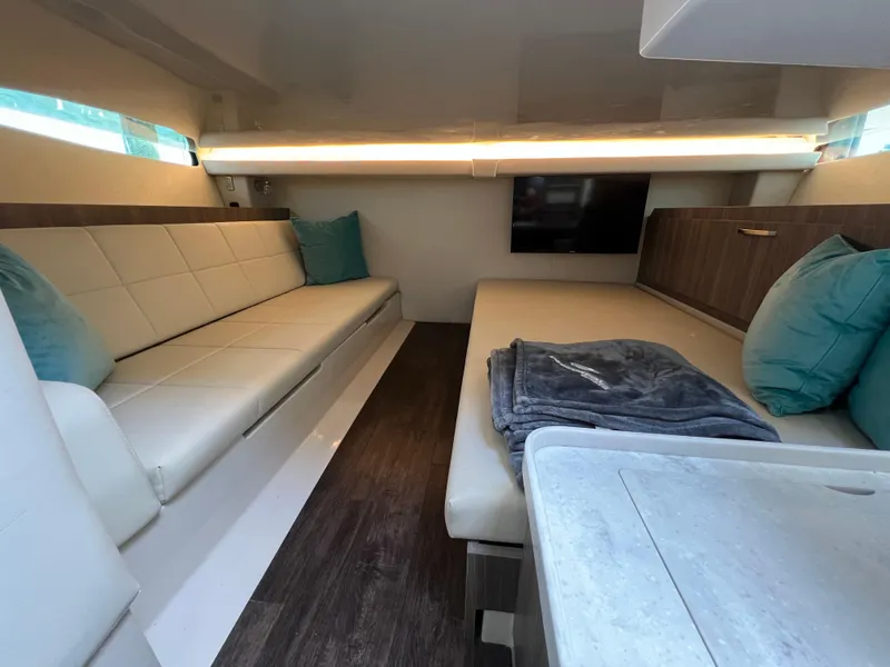 Slide: The Image of Regal 38 SAV 2022 - 62