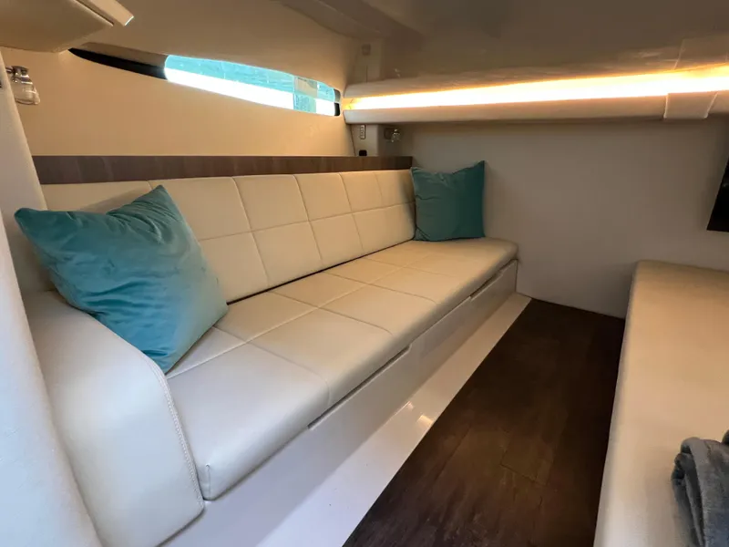 Slide: The Image of Regal 38 SAV 2022 - 63