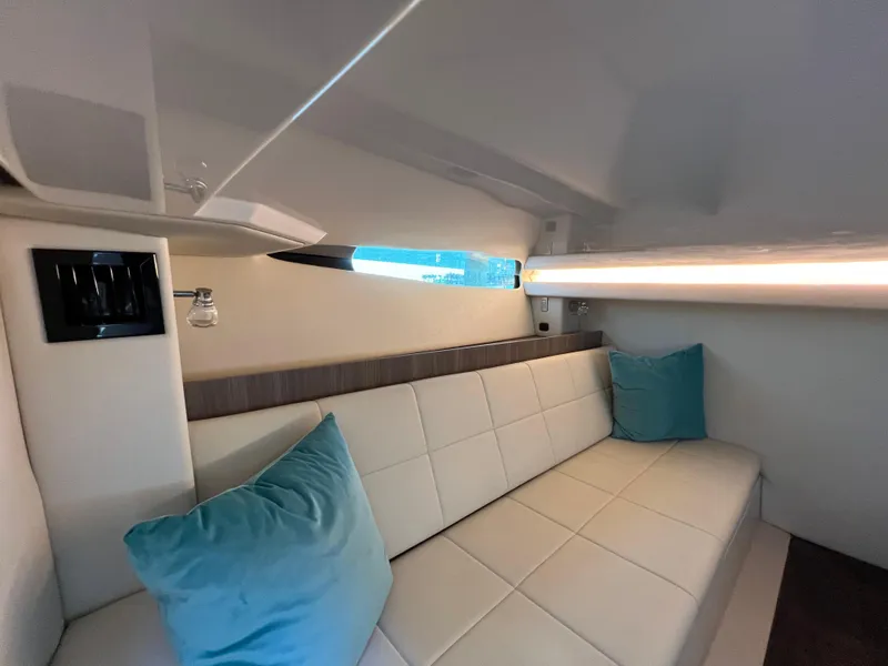 Slide: The Image of Regal 38 SAV 2022 - 64