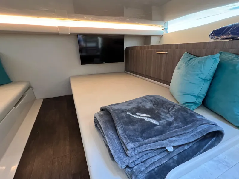 Slide: The Image of Regal 38 SAV 2022 - 65