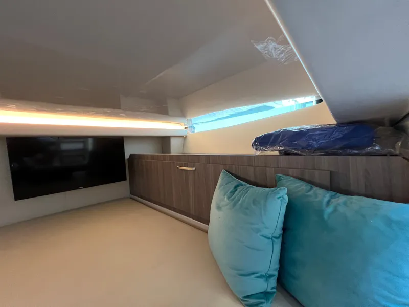 Slide: The Image of Regal 38 SAV 2022 - 66