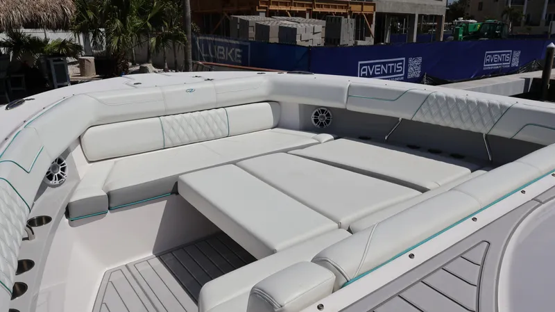 Slide: The Image of Regal 38 SAV 2022 - 72