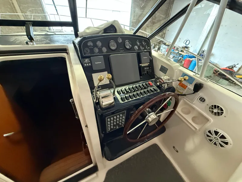 Slide: The Image of Tiara 3500 Open 2001 - 4