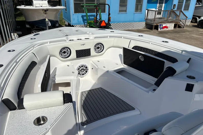 Slide: The Image of 2026 TIDEWATER 282 CENTER CONSOLE ADVENTURE BOW STRAIGHT ON - 7