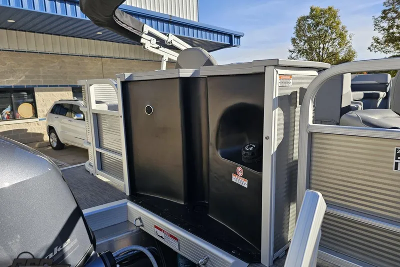 Slide: The Image of 2022 Bennington SX 21 Fishing boat with seating and storage compartments. - 37