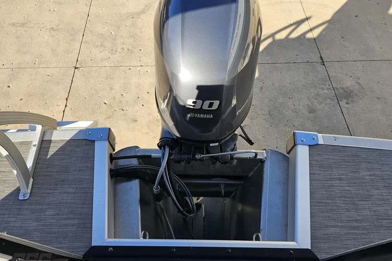 Slide: The Image of 2022 Bennington SX 21 Fishing boat with Yamaha 90 outboard motor. - 39