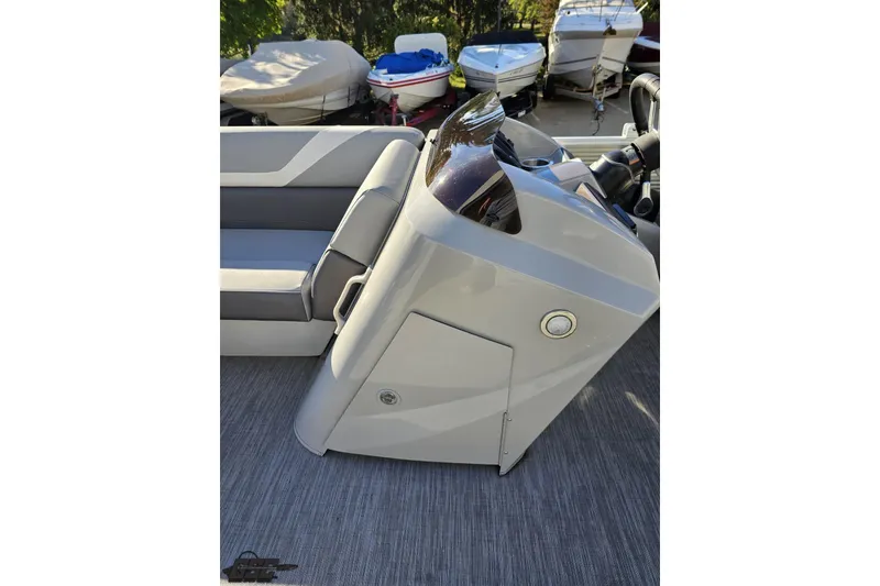 Slide: The Image of 2022 Bennington SX 21 Fishing boat interior with sleek console and seating. - 74