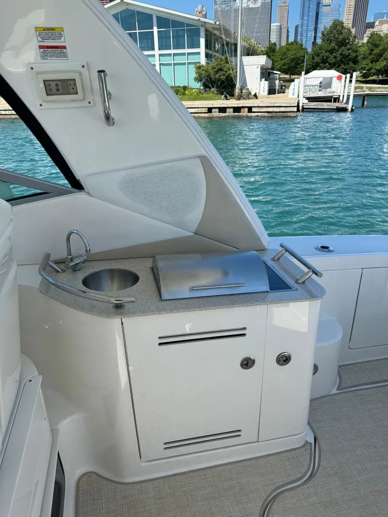 Slide: The Image of Sea Ray Sundancer 370 2010 - 15
