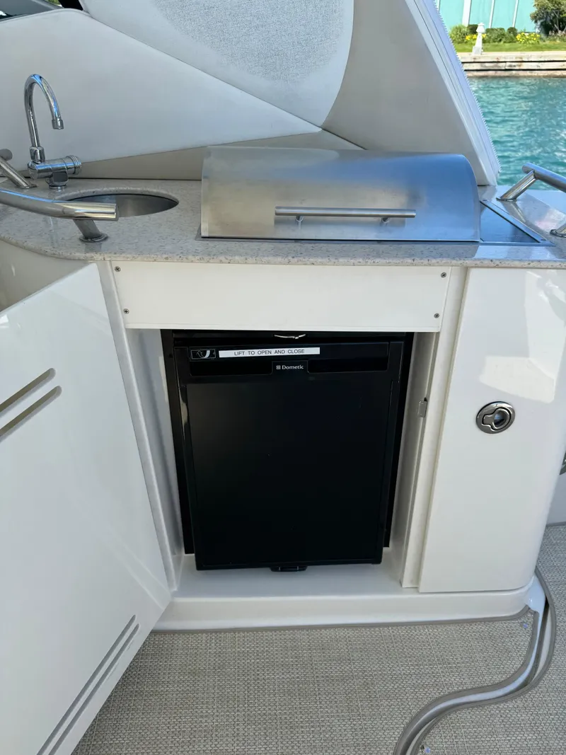 Slide: The Image of Sea Ray Sundancer 370 2010 - 16